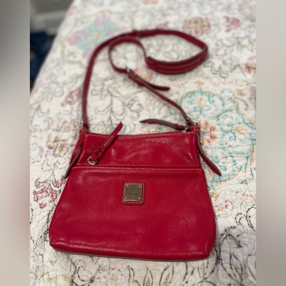 Dooney and Bourke red crossbody - Picture 3 of 9